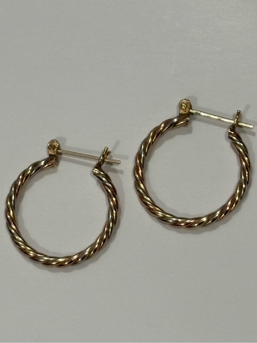 14K Yellow Gold Twisted Rope Hoop Earrings Classic Vintage Style